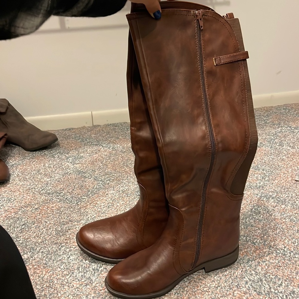 Tall brown leather boots. Size 7 1/2